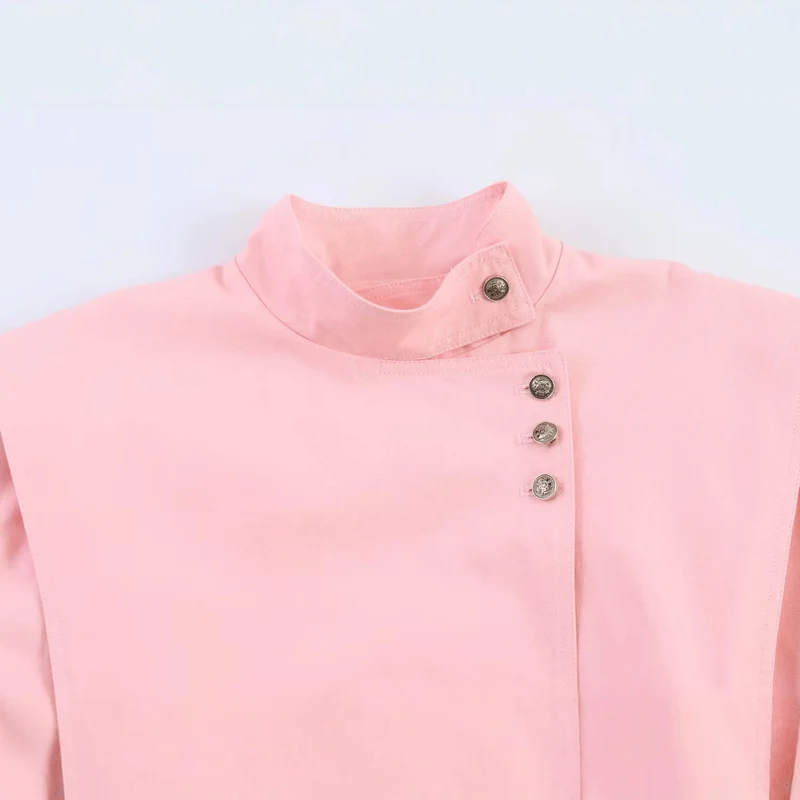 Damen Kurzblouson im Origami‑Look mit Stehkragen, asymmetrischer Knopfleiste und aufgesetzten Taschen Nord Taschen