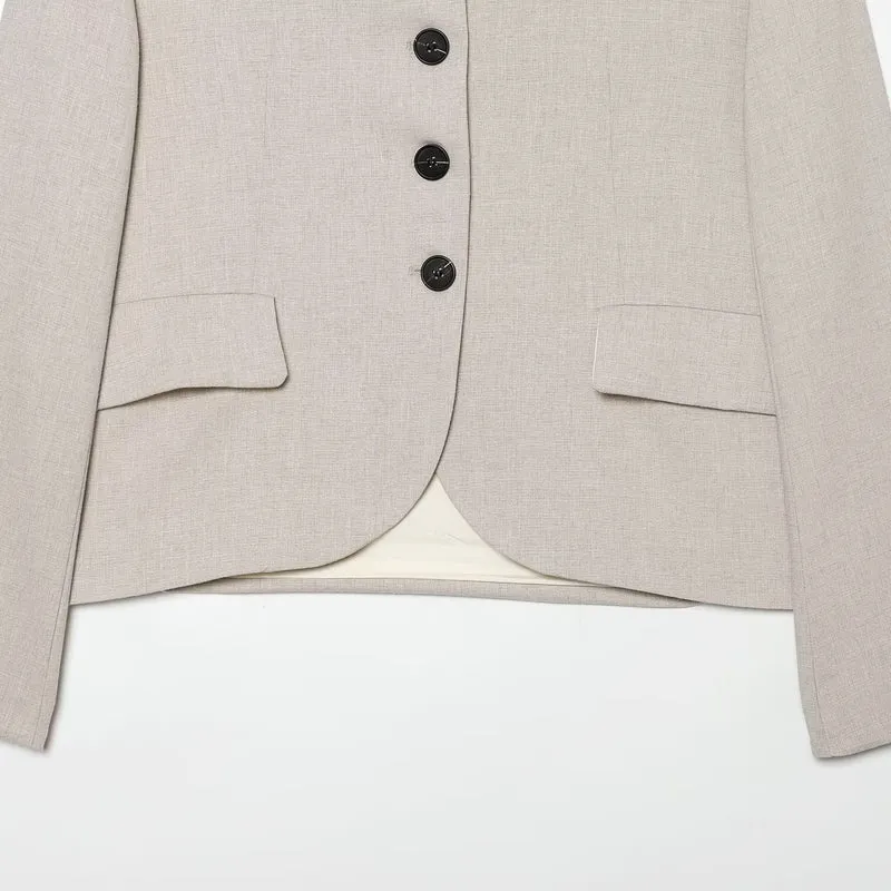 Damen Kurzblazer mit minimalistischer Linienführung, abgerundetem Saum und Pattentaschen Nord Taschen