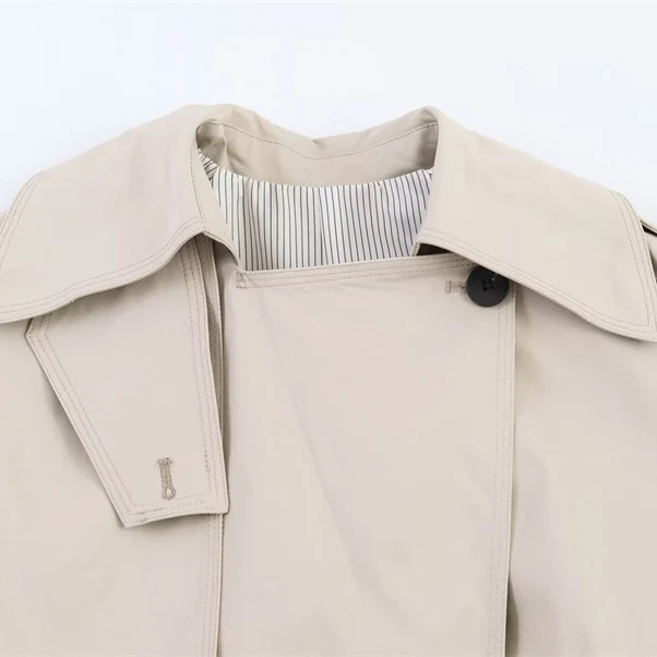 Damen Kurz geschnittener Oversized Trenchcoat mit Taillengürtel und doppelreihiger Knopfleiste Nord Taschen