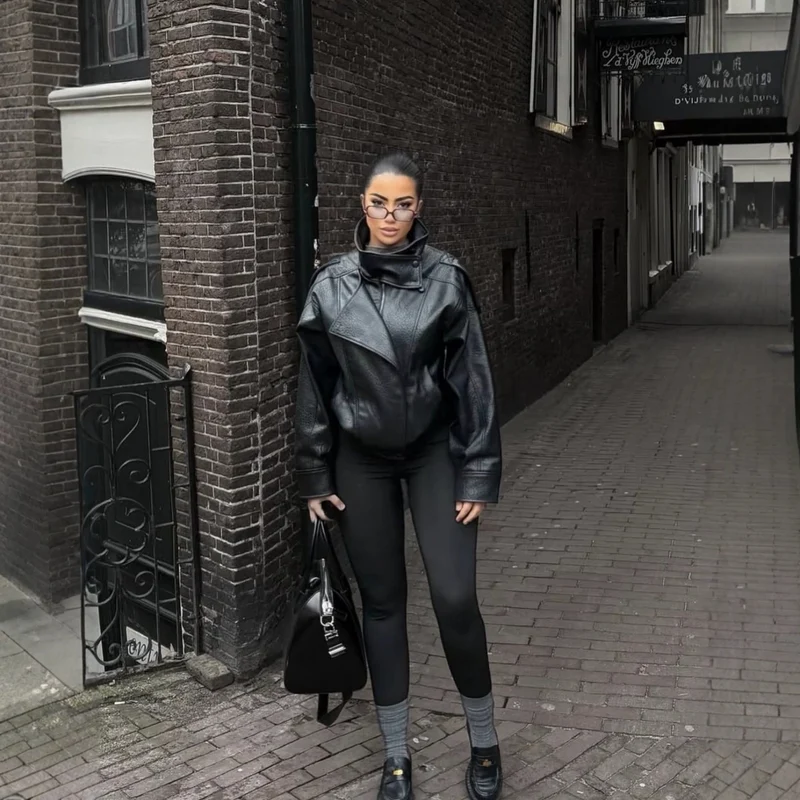 Damen Kurz geschnittener Lederblouson mit hohem Stehkragen, kastiger Silhouette und voluminösen Ärmeln Nord Taschen