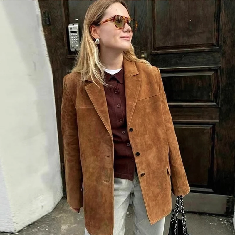 Damen Kurzmantel im Sakko-Stil aus Veloursimitat mit Reverskragen und Pattentaschen Nord Taschen
