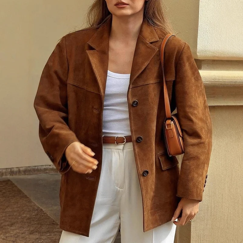 Damen Kurzmantel im Sakko-Stil aus Veloursimitat mit Reverskragen und Pattentaschen Nord Taschen