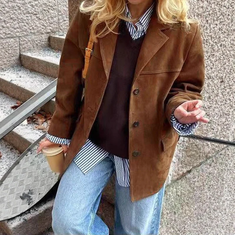 Damen Kurzmantel im Sakko-Stil aus Veloursimitat mit Reverskragen und Pattentaschen Nord Taschen