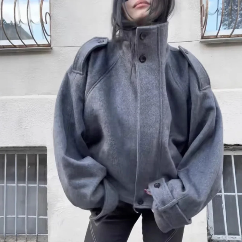 Damen Kurzmantel im Cape‑Look mit hohem Stehkragen, Epauletten und weiten Raglanärmeln Nord Taschen