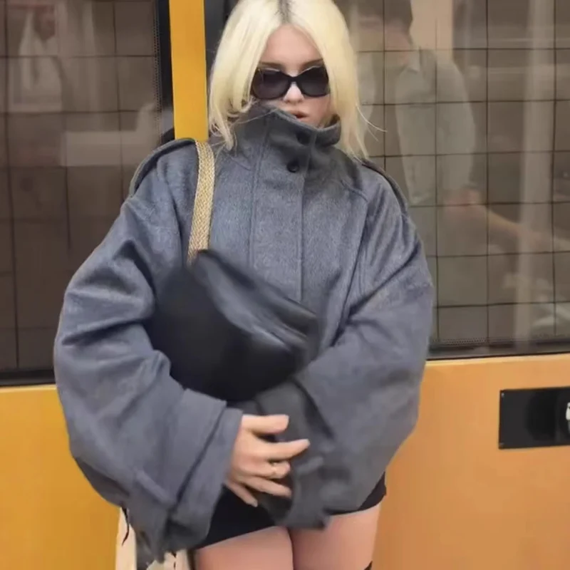 Damen Kurzmantel im Cape‑Look mit hohem Stehkragen, Epauletten und weiten Raglanärmeln Nord Taschen