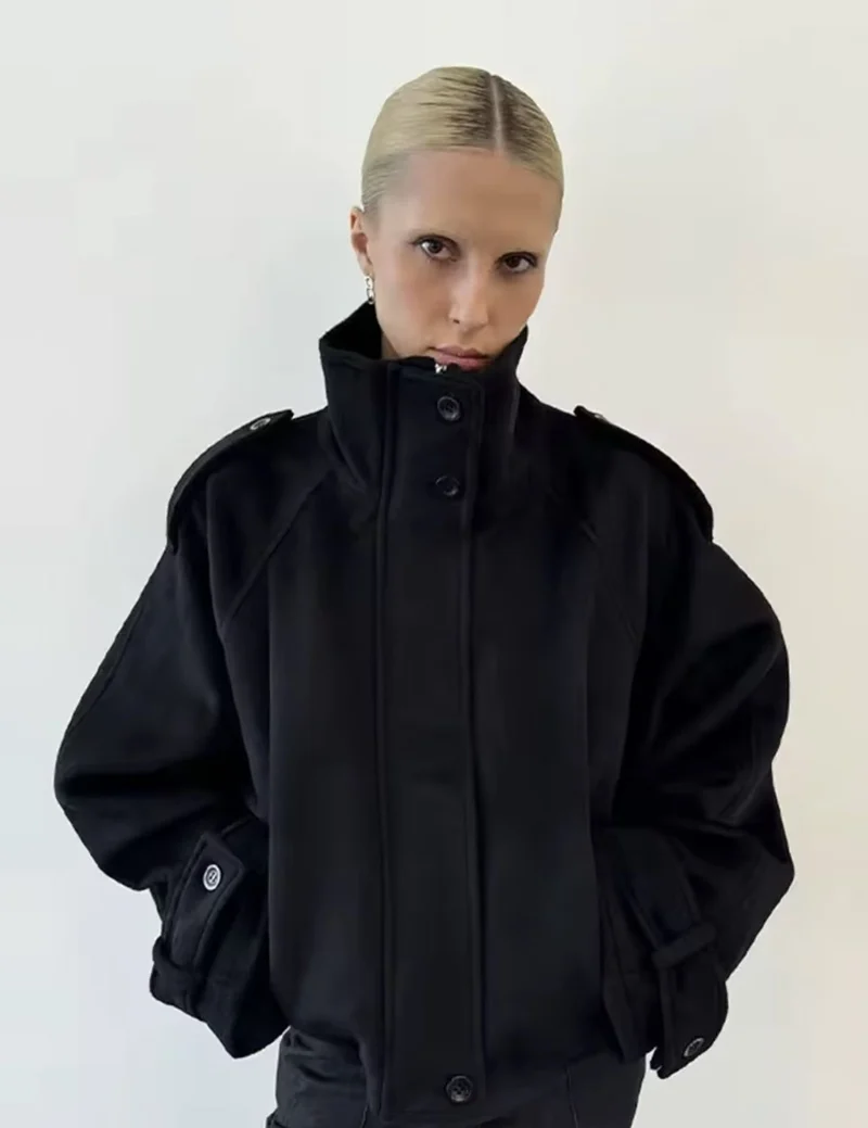 Damen Kurzmantel im Cape‑Look mit hohem Stehkragen, Epauletten und weiten Raglanärmeln Nord Taschen