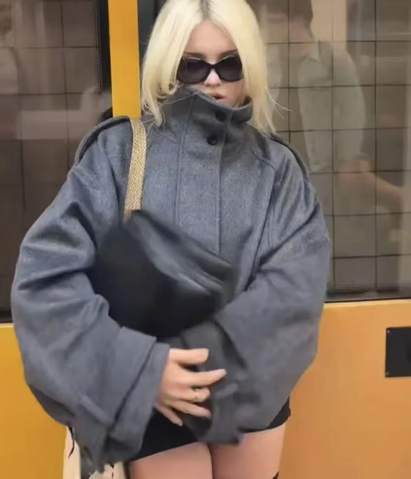 Damen Kurzmantel im Cape‑Look mit hohem Stehkragen, Epauletten und weiten Raglanärmeln Nord Taschen