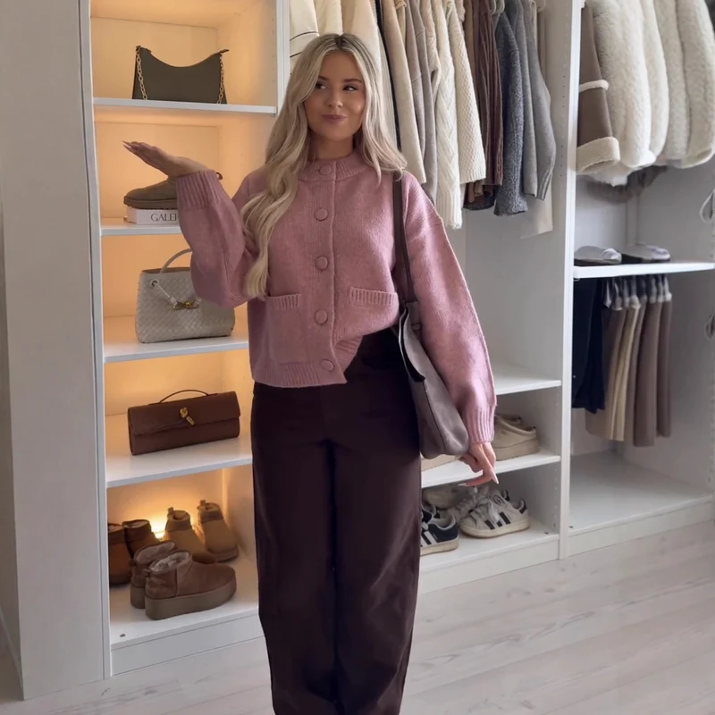 Damen Feinstrick‑Cardigan mit Rundhals, aufgesetzten Taschen und kastiger Silhouette Nord Taschen