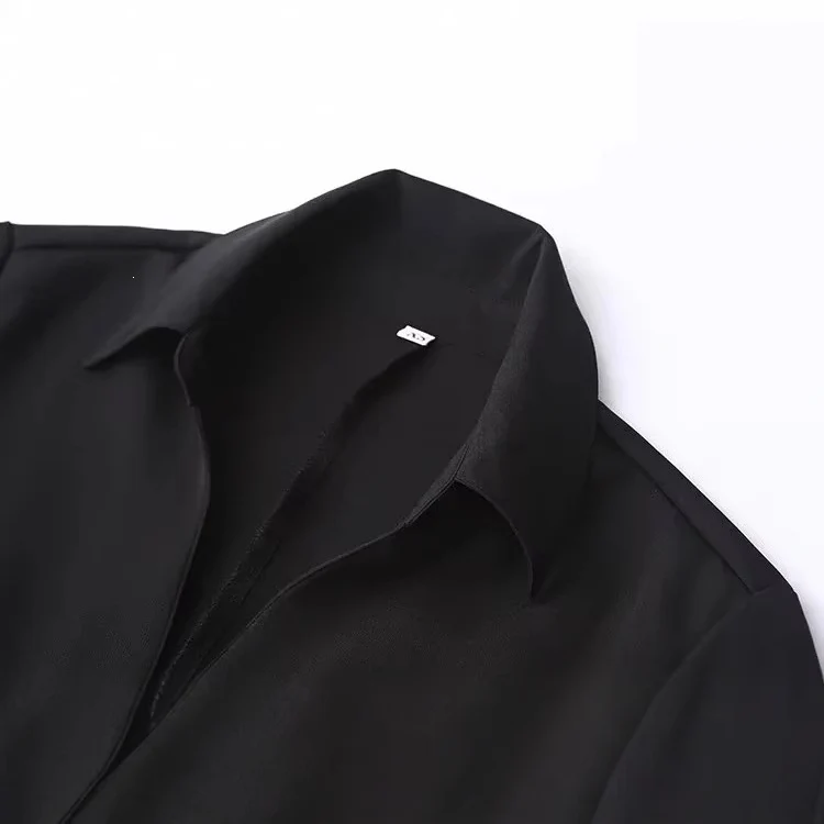 Damen Elegante taillierte Hemdbluse mit feiner Knopfleiste und spitzem Kragen Nord Taschen