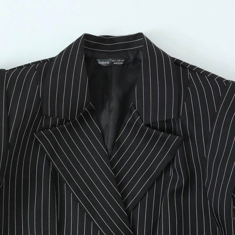 Damen Doppelreihiger Oversize-Blazer mit Nadelstreifen und markanten Schulterpolstern Nord Taschen