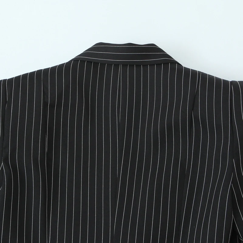 Damen Doppelreihiger Oversize-Blazer mit Nadelstreifen und markanten Schulterpolstern Nord Taschen