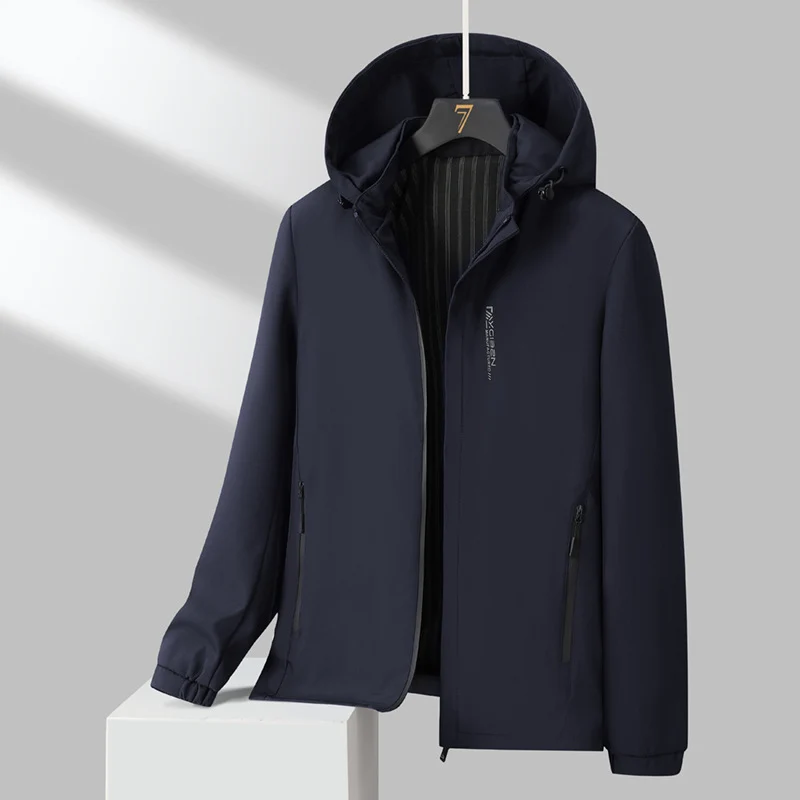Herren Minimalistische Kapuzen-Softshelljacke mit versiegelten Reißverschlüssen und elastischen Bündchen Nord Taschen