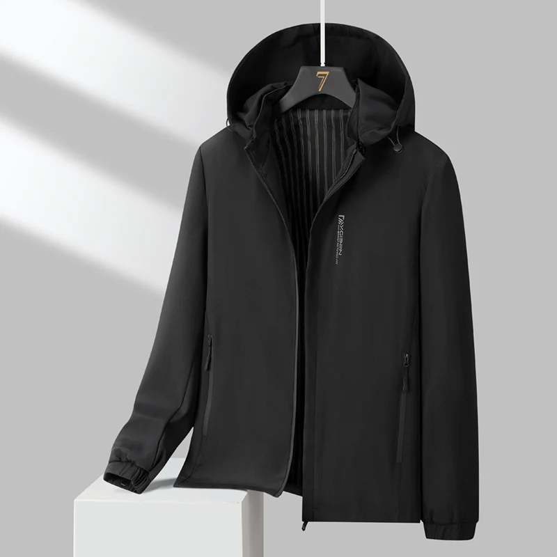 Herren Minimalistische Kapuzen-Softshelljacke mit versiegelten Reißverschlüssen und elastischen Bündchen Nord Taschen