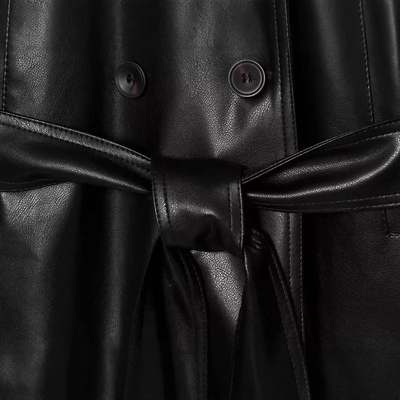 Damen Kurz geschnittener Doppelreihiger Kunstleder-Blouson mit Taillengürtel und weitem Reverskragen Nord Taschen