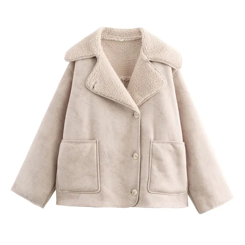 Damen Kurzjacke im Boxy Cut aus Veloursimitat mit Teddyfutter und großen Pattentaschen Nord Taschen