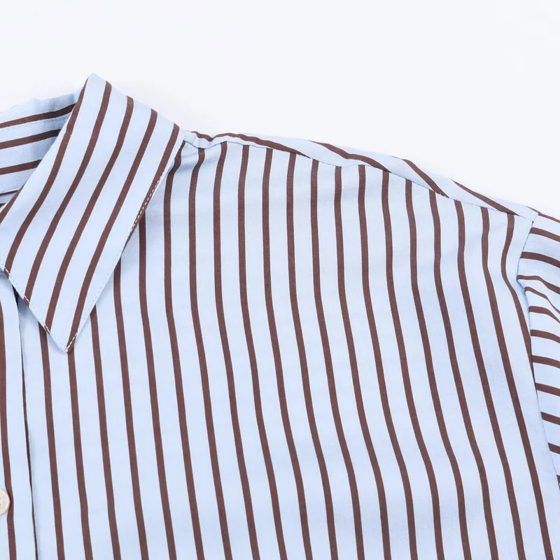 Damen Oversize Gestreifte Hemdbluse mit Kentkragen, durchgehender Knopfleiste und langen Manschetten Nord Taschen
