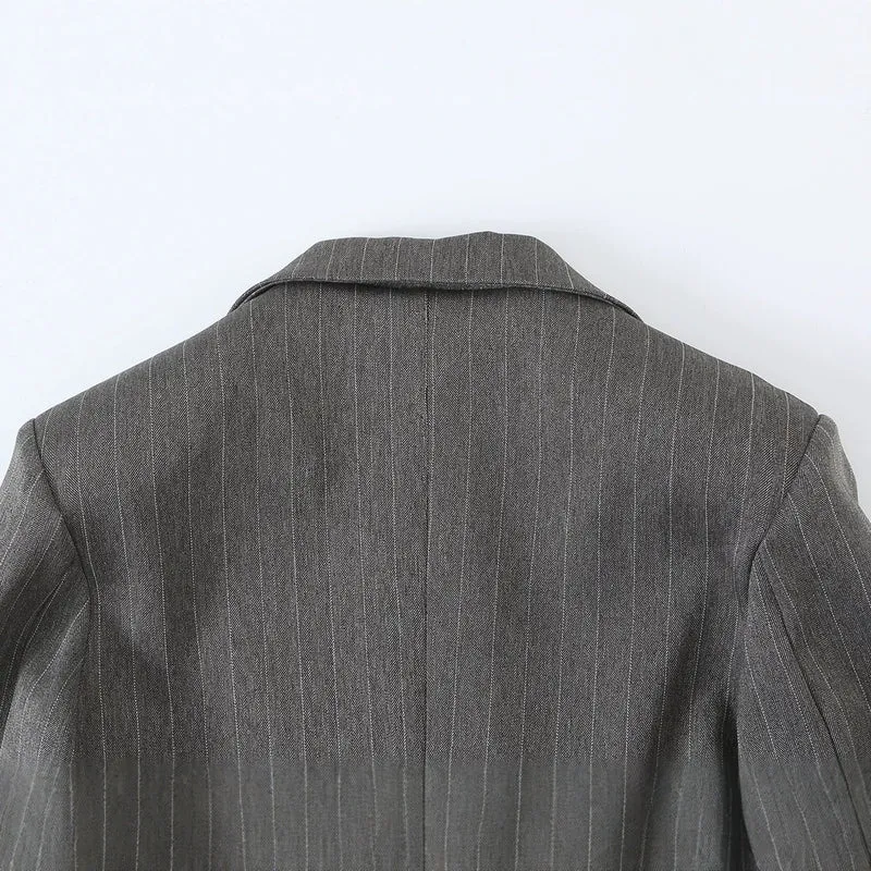 Damen Kurzgeschnittener Nadelstreifen-Blazer mit seitlichen Cut-Outs und Schnürdetail Nord Taschen