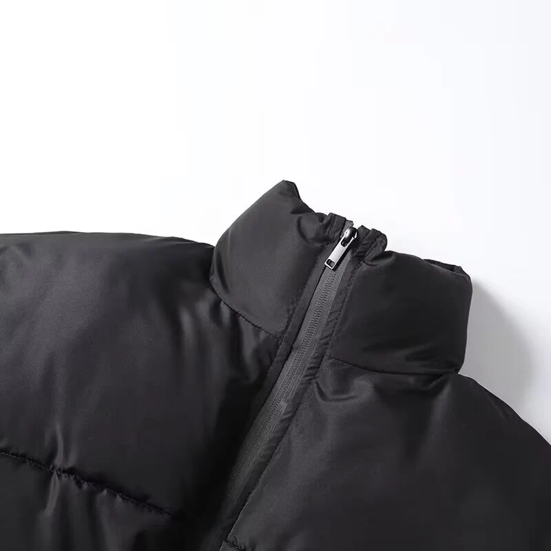 Damen Kurz geschnittene wattierte Pufferjacke im Bomberstil mit hohem Stehkragen und elastischem Bund Nord Taschen