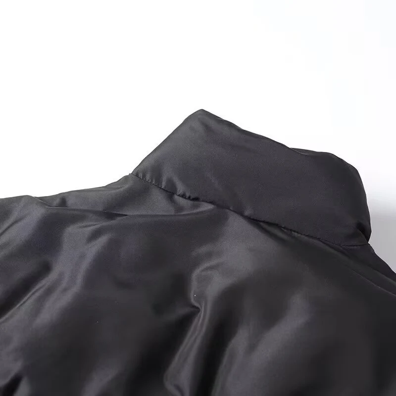 Damen Kurz geschnittene wattierte Pufferjacke im Bomberstil mit hohem Stehkragen und elastischem Bund Nord Taschen
