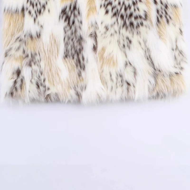 Damen Kurz geschnittene Kunstpelzjacke mit Stehkragen und voluminösem Webpelz Nord Taschen