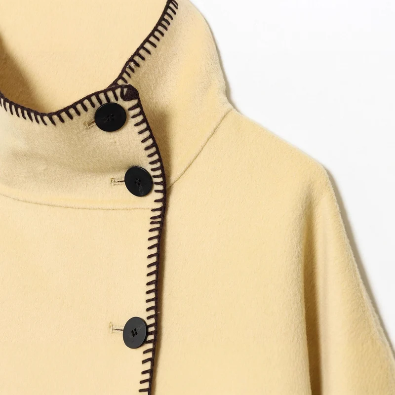 Damen Cape-Mantel mit Stehkragen, asymmetrischer Knopfleiste und Ziernaht Nord Taschen