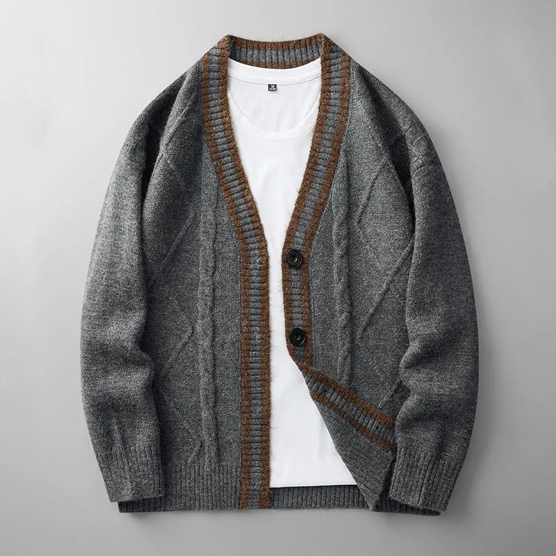 Herren Strickcardigan mit Zopfmuster, V-Ausschnitt und Kontrastkante Nord Taschen