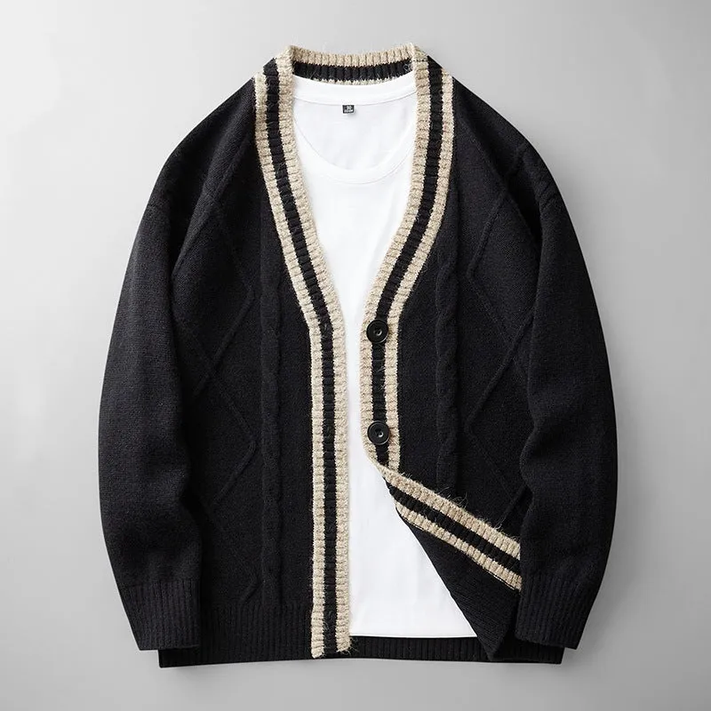 Herren Strickcardigan mit Zopfmuster, V-Ausschnitt und Kontrastkante Nord Taschen