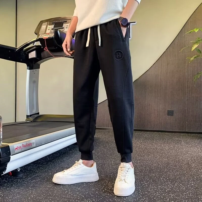 Herren Slim-Tapered Jogginghose aus Baumwollmix mit Bündchen, Tunnelzug und dezenter Logo-Applikation Nord Taschen