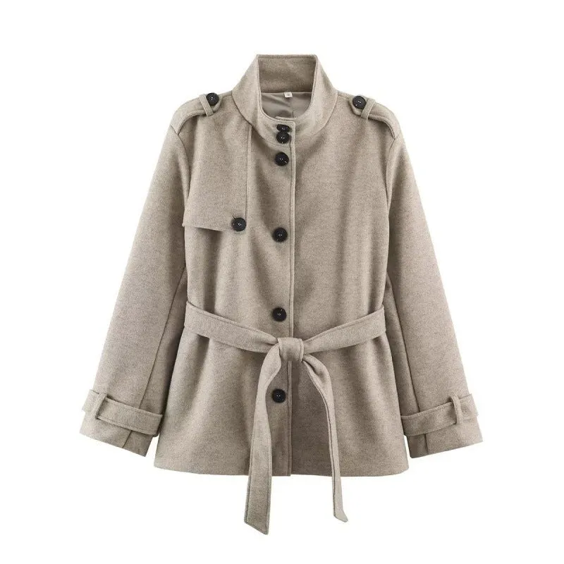 Damen Kurzer taillierter Mantel mit Stehkragen, Schulterriegeln und Bindegürtel Nord Taschen