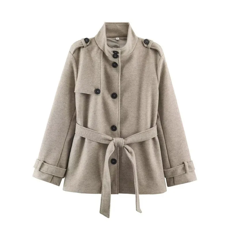 Damen Kurzer taillierter Mantel mit Stehkragen, Schulterriegeln und Bindegürtel Nord Taschen