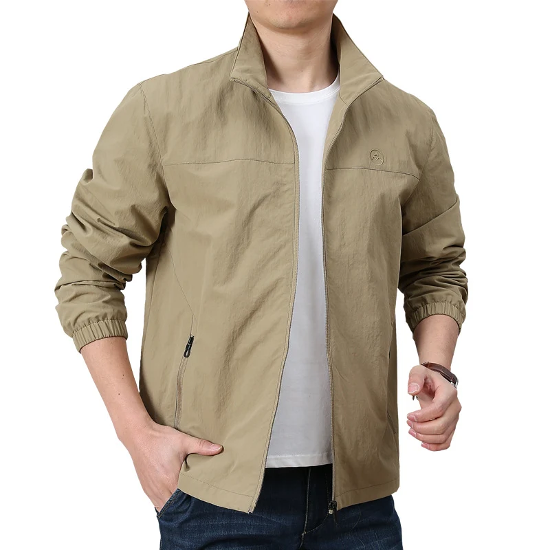 Herren Leichte urbane Windjacke mit Stehkragen, elastischen Bündchen und seitlichen Reißverschlusstaschen Nord Taschen
