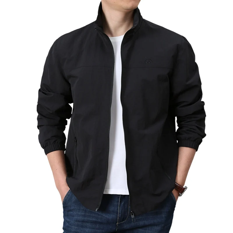 Herren Leichte urbane Windjacke mit Stehkragen, elastischen Bündchen und seitlichen Reißverschlusstaschen Nord Taschen