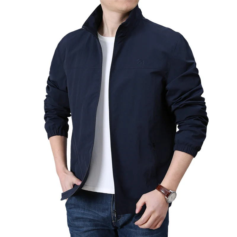 Herren Leichte urbane Windjacke mit Stehkragen, elastischen Bündchen und seitlichen Reißverschlusstaschen Nord Taschen