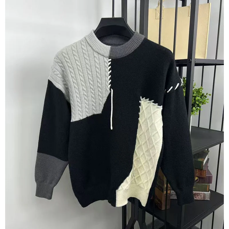 Unisex Patchwork-Oversize-Strickpullover mit Zopf- und Rautenmuster, dekorativen Kontrastnähten und Rundhalsausschnitt Nord Taschen