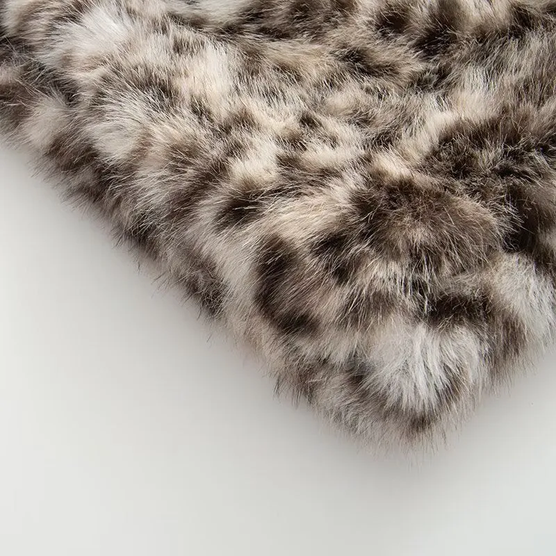 Damen Kurz geschnittene Kunstfelljacke mit Leopardenmuster Nord Taschen