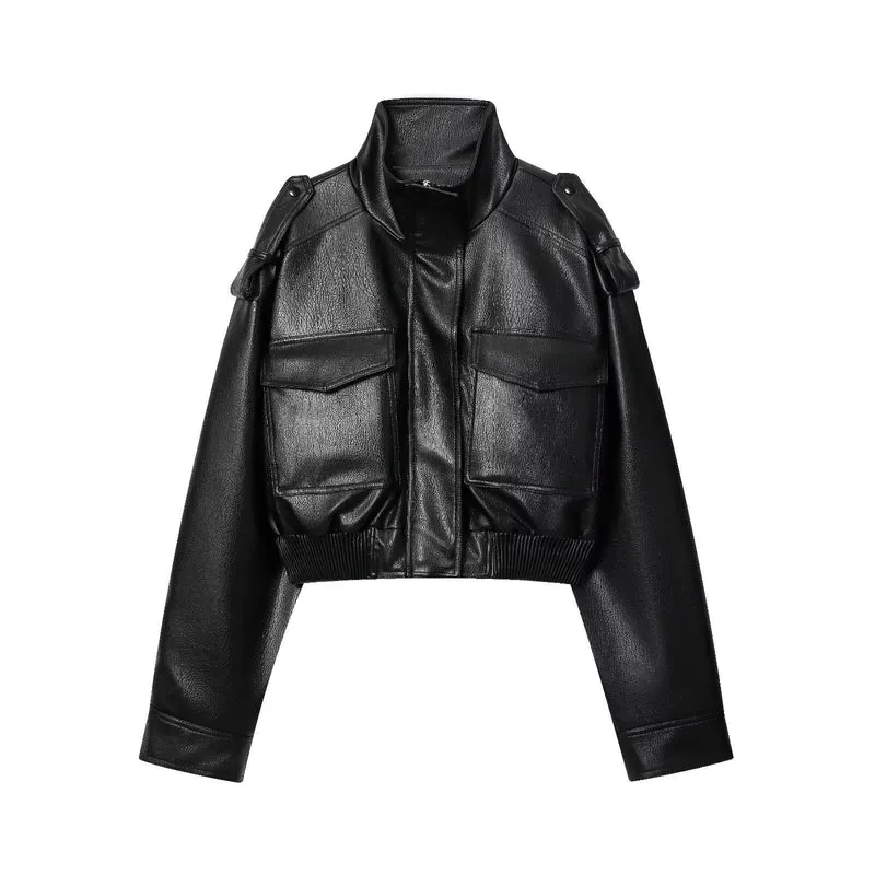 Damen Kurz geschnittene Blousonjacke aus Veganleder mit Schulterklappen und Pattentaschen Nord Taschen