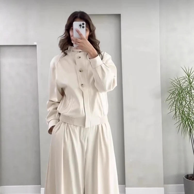 Damen Kurz geschnittene Blousonjacke aus softem Scuba‑Stoff mit Stehkragen und Zierknopfleiste Nord Taschen
