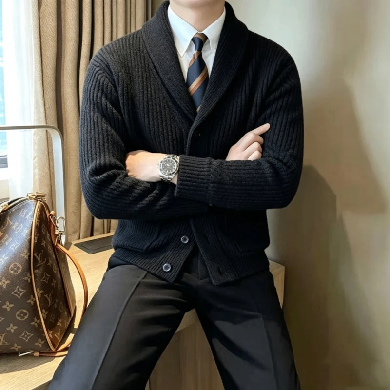Herren Schalkragen-Strickcardigan mit Rippenstruktur, Knopfleiste und aufgesetzten Taschen Nord Taschen