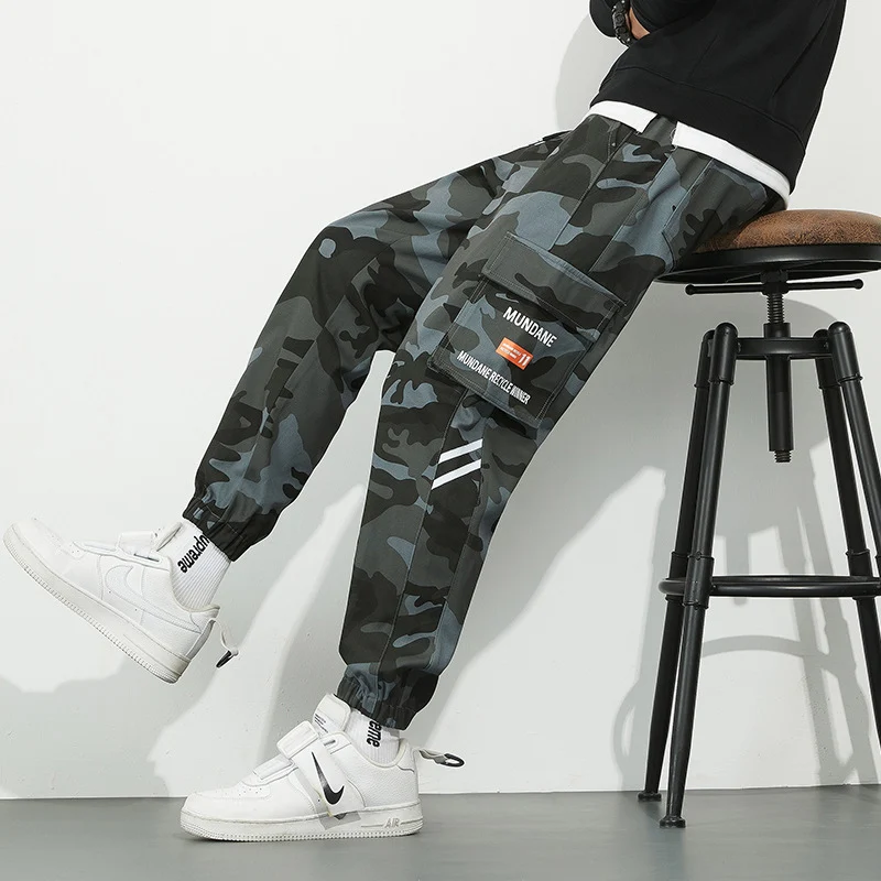 Herren Urbanes Camouflage-Jogger mit Utility-Taschen und elastischem Knöchelsaum Nord Taschen