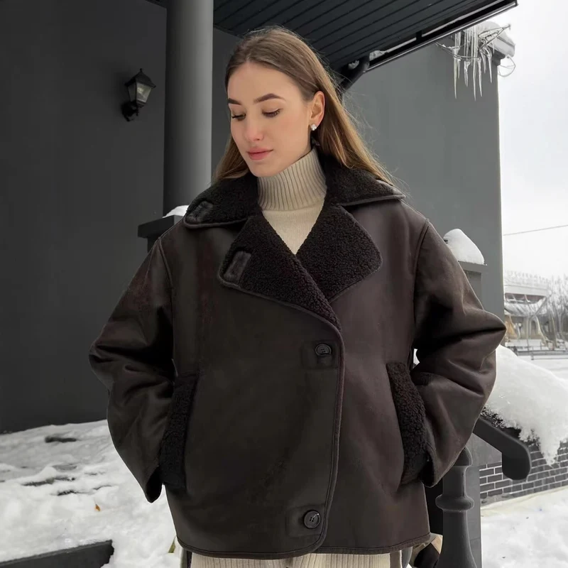 Damen Kastenförmige Kurzjacke aus Velourslederimitat mit Teddykragen und verdeckter Knopfleiste Nord Taschen