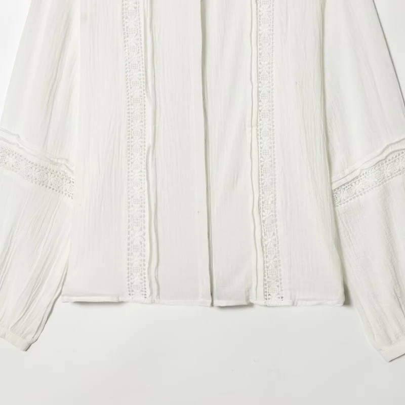 Damen Bluse mit zarter Spitzenapplikation, verdeckter Knopfleiste und Ballonärmeln Nord Taschen
