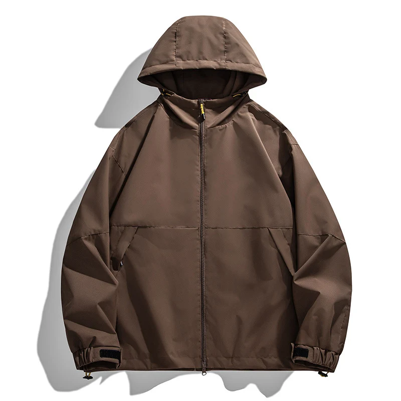 Herren Leichte Urban-Softshell Kapuzenjacke mit minimalistischer Nahtführung und verdecktem Reißverschluss Nord Taschen