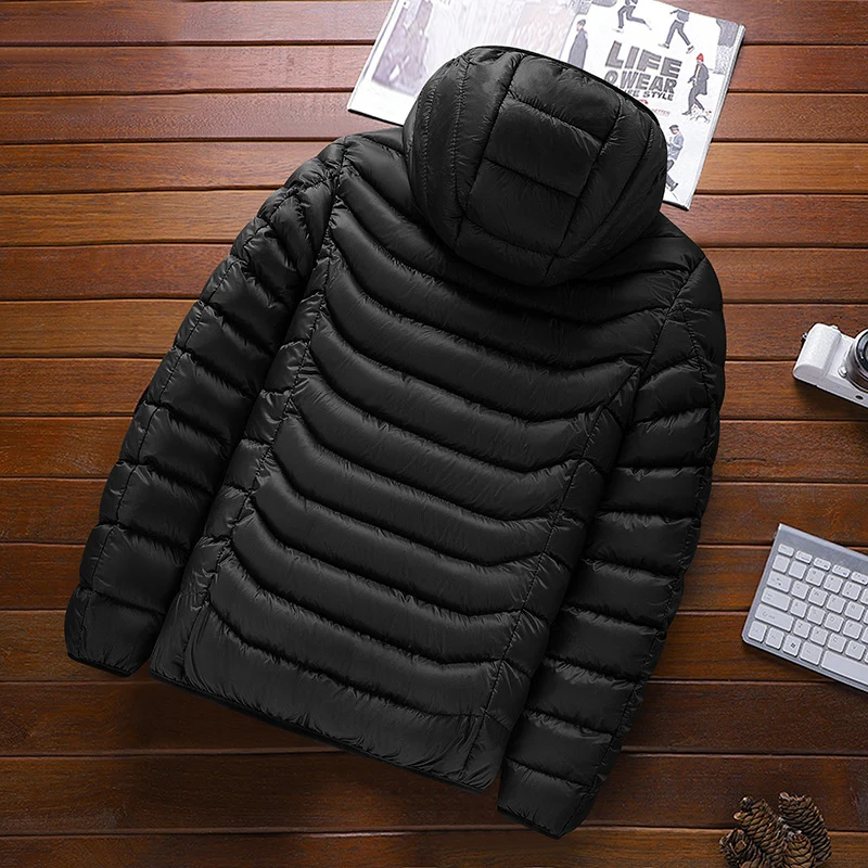 Herren Ultraleichte gesteppte Daunenjacke mit Kapuze, windabweisender Außenhaut und Packfunktion Nord Taschen