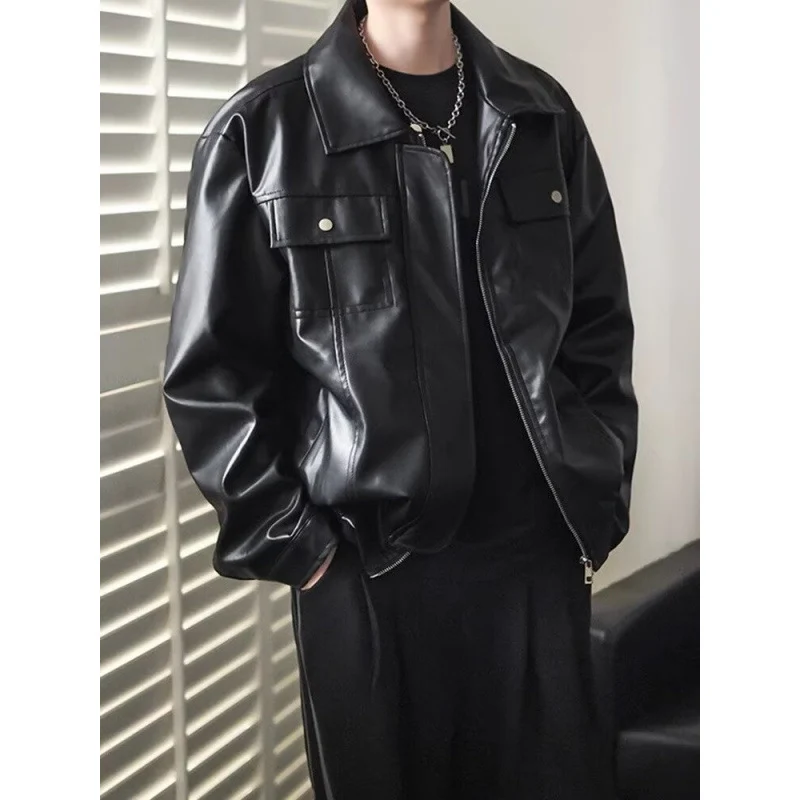 Herren Kurz geschnittene Oversized Kunstleder-Utility-Jacke mit Brustklappen und durchgehendem Reißverschluss Nord Taschen