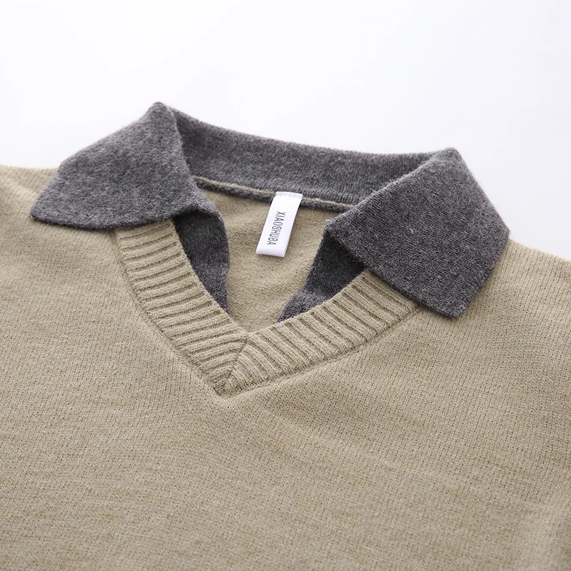 Unisex Lässiger Strukturstrick-Pullover mit offenem Polokragen und tiefem V-Ausschnitt Nord Taschen