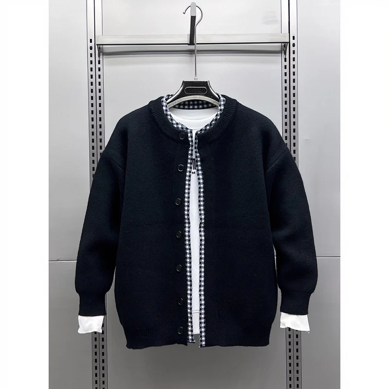 Unisex Lässige Strickjacke im Layering-Look mit Rundhals und Kontrast-Karoinnenschicht Nord Taschen