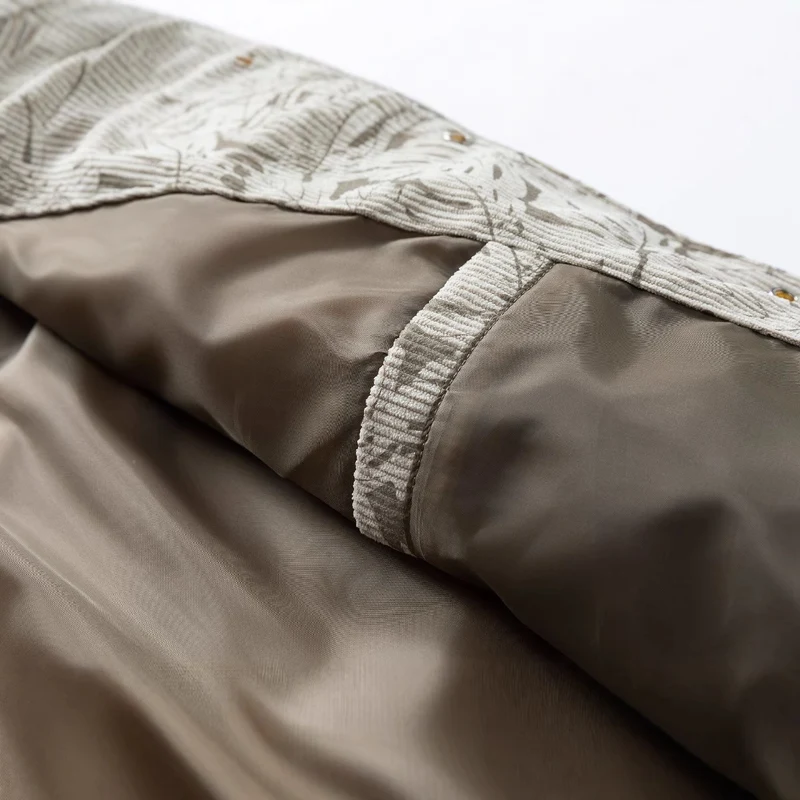 Herren Kordjacke im Truckerstil mit tonalem Blattmuster, Druckknopf‑Front und Pattentaschen Nord Taschen