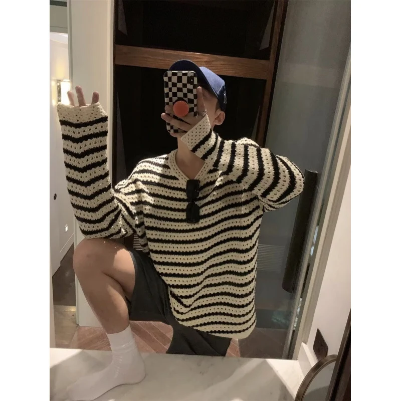 Unisex Grobgestrickter Oversized Ajour-Pullover mit Streifenmuster und V-Ausschnitt Nord Taschen
