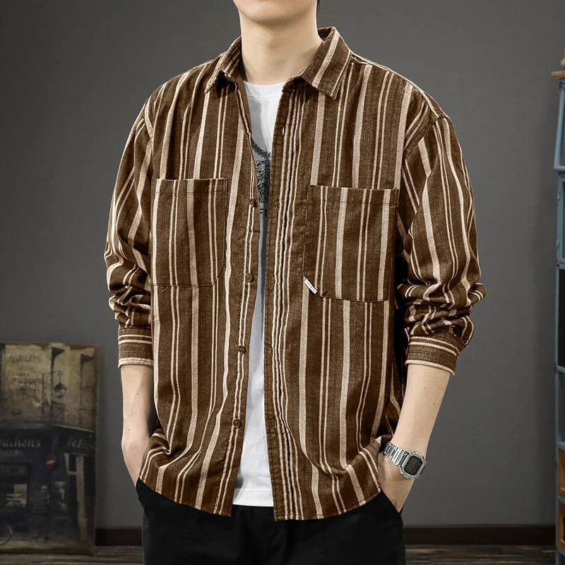 Herren Oversized Breitcord-Hemdjacke mit vertikaler Streifenstruktur und aufgesetzten Brusttaschen Nord Taschen