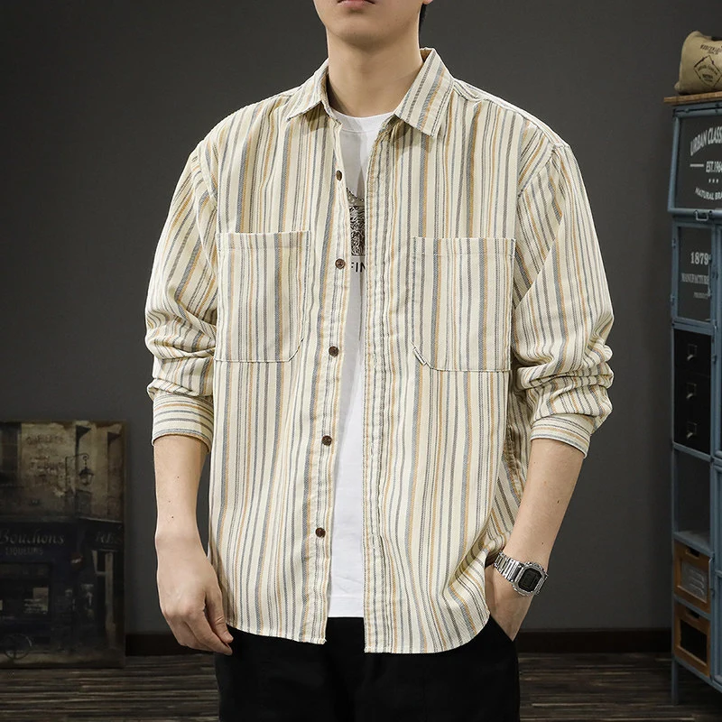 Herren Oversized Breitcord-Hemdjacke mit vertikaler Streifenstruktur und aufgesetzten Brusttaschen Nord Taschen